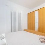 With Parking Space Kraj, Pasman - 819 טקון