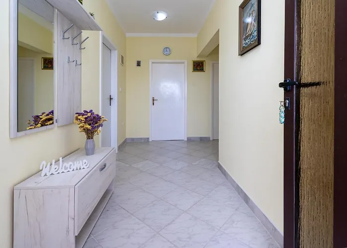 아파트 With Parking Space Kraj, Pasman - 819 *