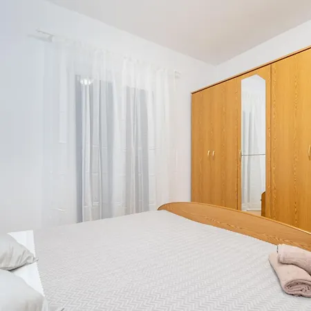 With Parking Space Kraj, Pasman - 819 Tkon