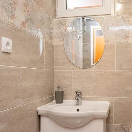With Parking Space Kraj, Pasman - 819 Appartement *
