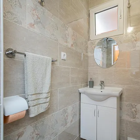 With Parking Space Kraj, Pasman - 819 Appartement *