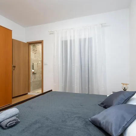 With Parking Space Kraj, Pasman - 819 Tkon