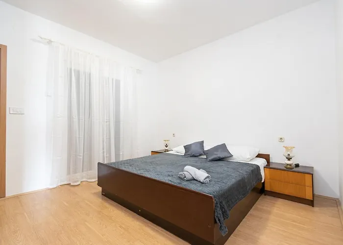 With Parking Space Kraj, Pasman - 819 Tkon