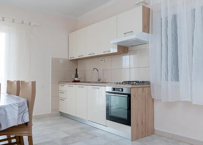 With Parking Space Kraj, Pasman - 819 Lägenhet Tkon